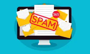 Un ordenador desbordado de sobres amarillos y papeles, con un sello rojo que dice "SPAM". El **spamear significado** es claro: recibir correos no deseados.
