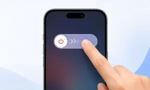 Dedo deslizando el botón de apagado en un iPhone. Aprende como quitar botón flotante iPhone para apagarlo.