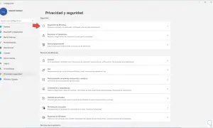 Configuración de Privacidad y seguridad. Se muestra la opción "Seguridad de Windows", que permite desactivar Windows Defender permanentemente.