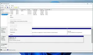 Ventana de Administración de discos de Windows 10, mostrando opciones para formatear una partición, útil para reparar disco duro Windows 10.