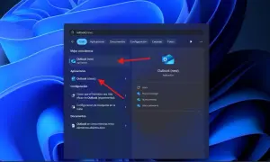 Buscando "outlook (new)" en Windows, se muestra el nuevo Outlook como mejor coincidencia, junto a la opción de Outlook (classic).