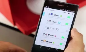 Muestra la app IFTTT que es, con recetas como "si hay mensaje en Facebook, entonces notificar" o "si publicas en Instagram, entonces tuitear".