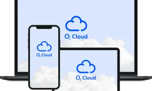 Dispositivos electrónicos muestran el logo de O2 Cloud sobre un fondo de nubes.