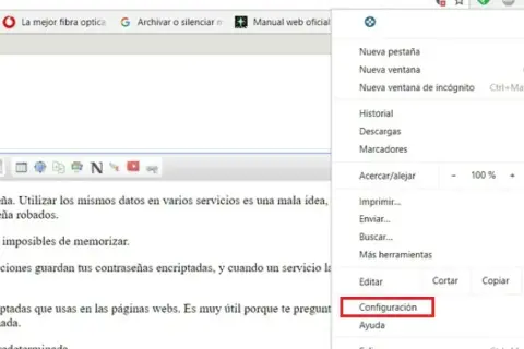 Menú de Chrome con opción "Configuración" resaltada, útil para exportar contraseñas Chrome.