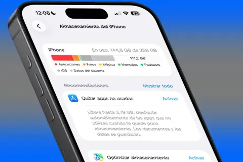 Pantalla de iPhone mostrando el uso de almacenamiento, con detalles sobre aplicaciones, fotos, música y datos del sistema.