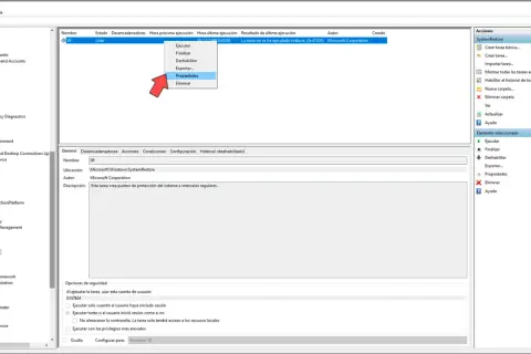 En el Programador de Tareas, se selecciona "Propiedades" para la tarea "SR", que ayuda a crear punto de restauración Windows 10.