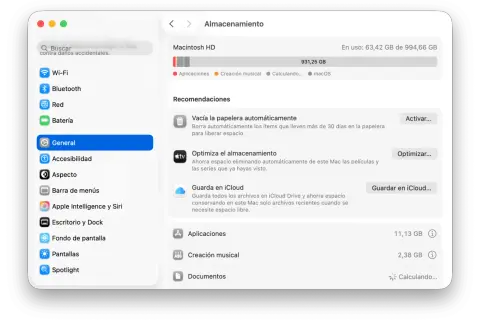 Ventana de Almacenamiento en Mac. Muestra el espacio usado y libre, con recomendaciones para liberar espacio y eliminar otros archivos.