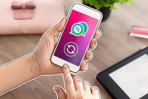 Mano sujetando un smartphone con un icono de chat y un símbolo de actualización, indicando cómo actualizar una app.