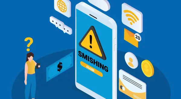 Una mujer confundida mira su móvil, que muestra una alerta de "SMISHING". Me llegan mensajes raros al móvil, como este, que parecen querer mi dinero.