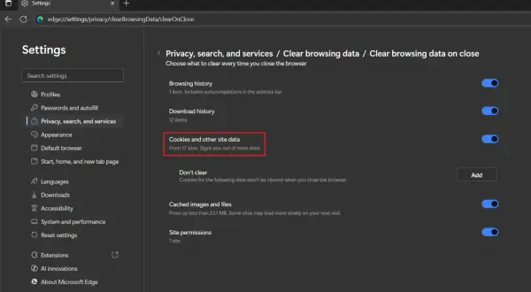 Configuración de Edge para eliminar cookies al cerrar. La opción "Cookies y otros datos del sitio" está activada.