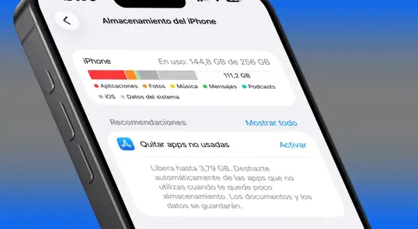 Pantalla de iPhone mostrando el uso de almacenamiento, con detalles sobre aplicaciones, fotos, música y datos del sistema.
