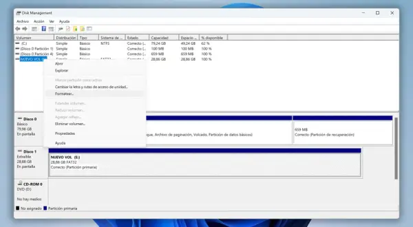 Ventana de Administración de discos de Windows 10, mostrando opciones para formatear una partición, útil para reparar disco duro Windows 10.