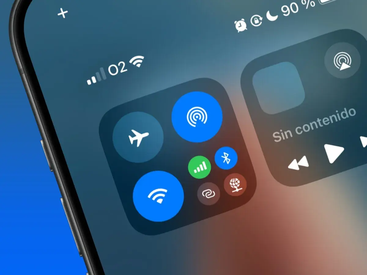 Control Center de iPhone mostrando opciones para compartir datos, como Wi-Fi, Bluetooth y modo avión.