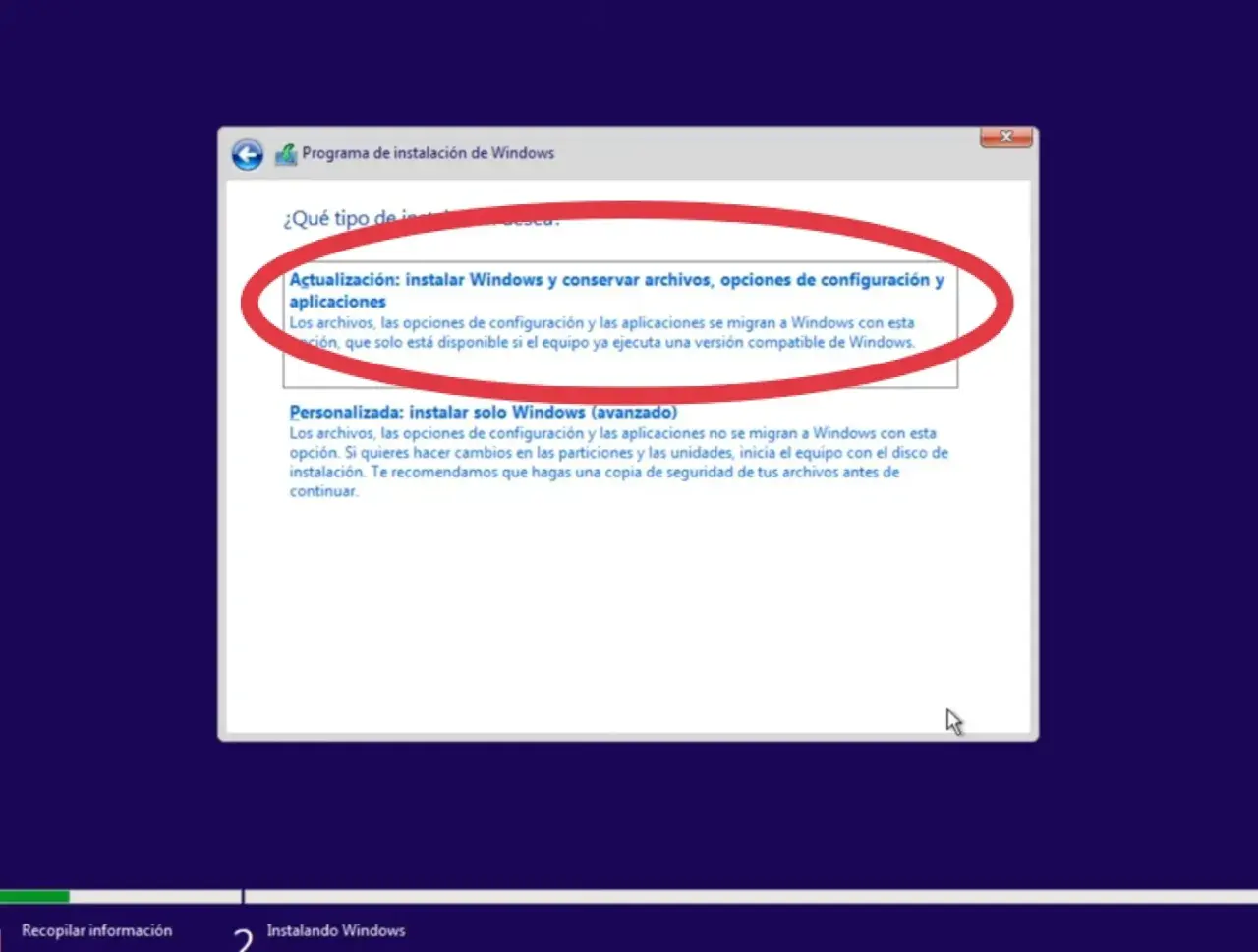 Pantalla de instalación de Windows 10. Opción "Actualización: instalar Windows y conservar archivos" para restaurar sistema Windows 10.