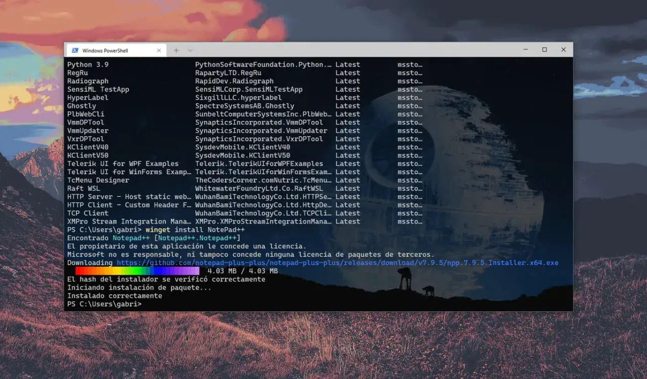 Ventana de PowerShell mostrando la instalación de Notepad++ con `winget update all`.