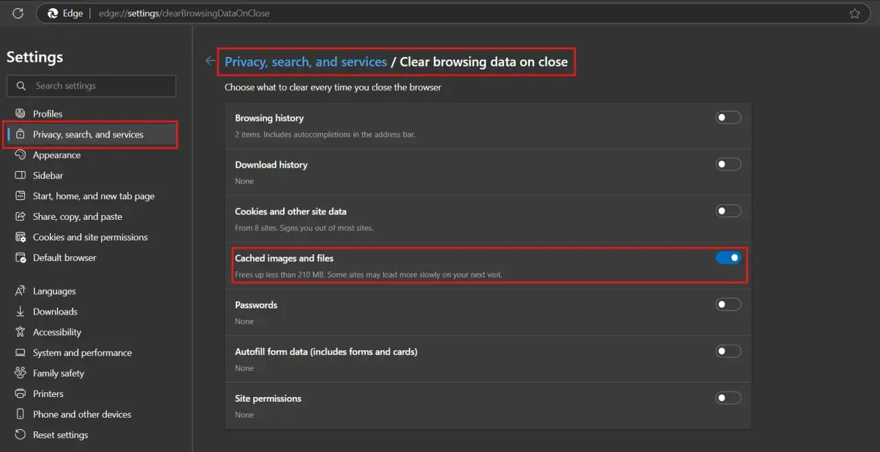 Configuración de Edge para borrar caché de imágenes y archivos al cerrar. Activa la opción "Cached images and files" para optimizar el espacio.