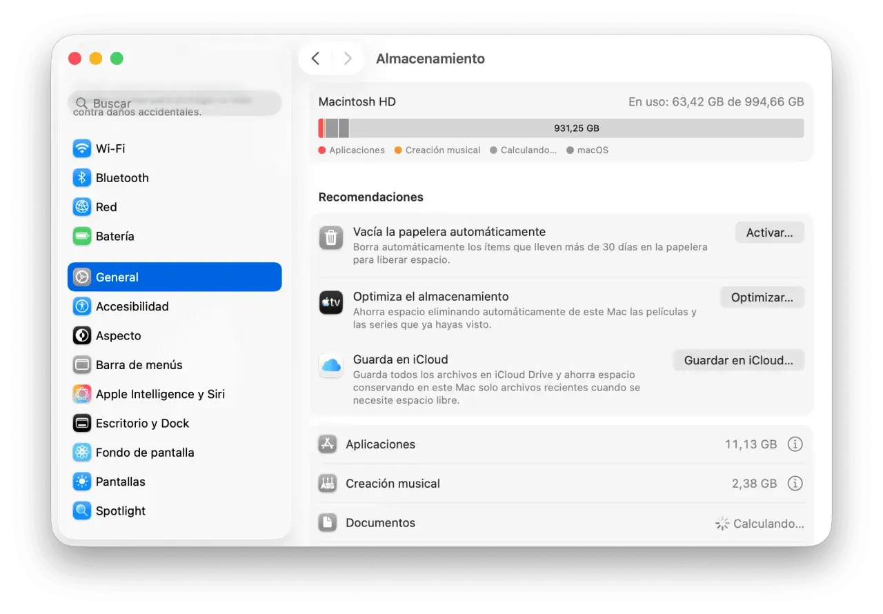 Ventana de Almacenamiento en Mac. Muestra el espacio usado y libre, con recomendaciones para liberar espacio y eliminar otros archivos.
