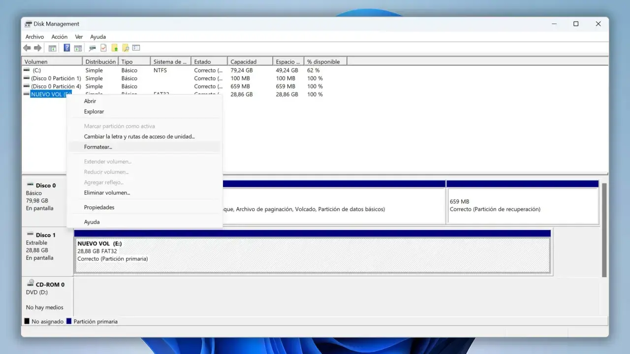 Ventana de Administración de discos de Windows 10, mostrando opciones para formatear una partición, útil para reparar disco duro Windows 10.