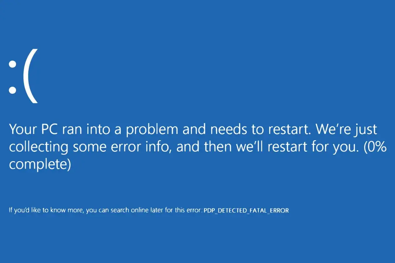Pantalla azul de error de Windows, indicando que el PC necesita reiniciar. Se está recopilando información para el reinicio.