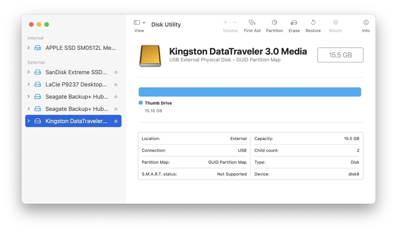 Utilidad de Disco muestra c&oacute;mo borrar mac. Se ve un Kingston DataTraveler 3.0 Media de 15.5 GB.