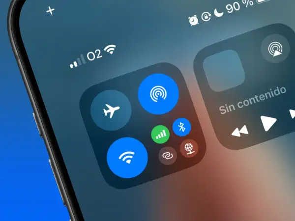Control Center de iPhone mostrando opciones para compartir datos, como Wi-Fi, Bluetooth y modo avión.