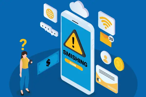 Una mujer confundida mira su móvil, que muestra una alerta de "SMISHING". Me llegan mensajes raros al móvil, como este, que parecen querer mi dinero.