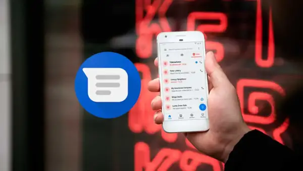 Móvil mostrando mensajes de texto, incluyendo "744 reportes de spam". La aplicación de mensajería Google Messages, que ayuda a filtrar por qué me llegan sms spam.